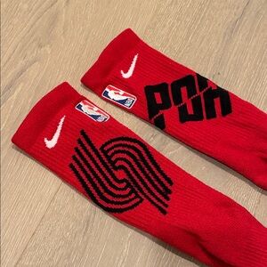 NIKE PORTLAND TRAIL BLAZERS NBA BASKETBALL RED SOCKS